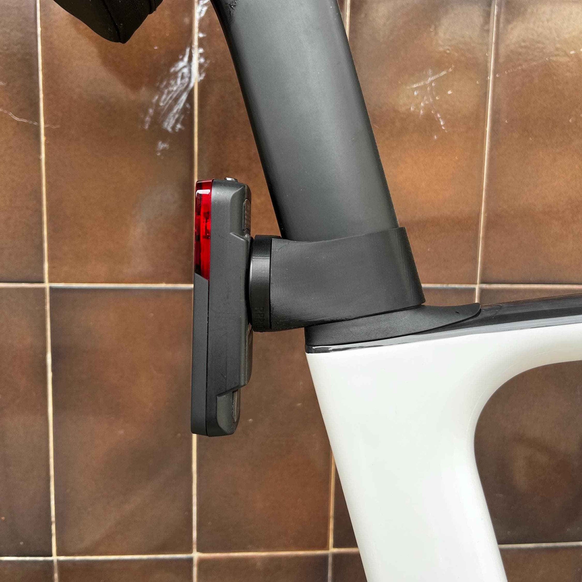 Van Rysel RCR-R - Garmin Varia | Bryton Gardia | Magene L508 | Wahoo Trackr Radar Halter / Mount