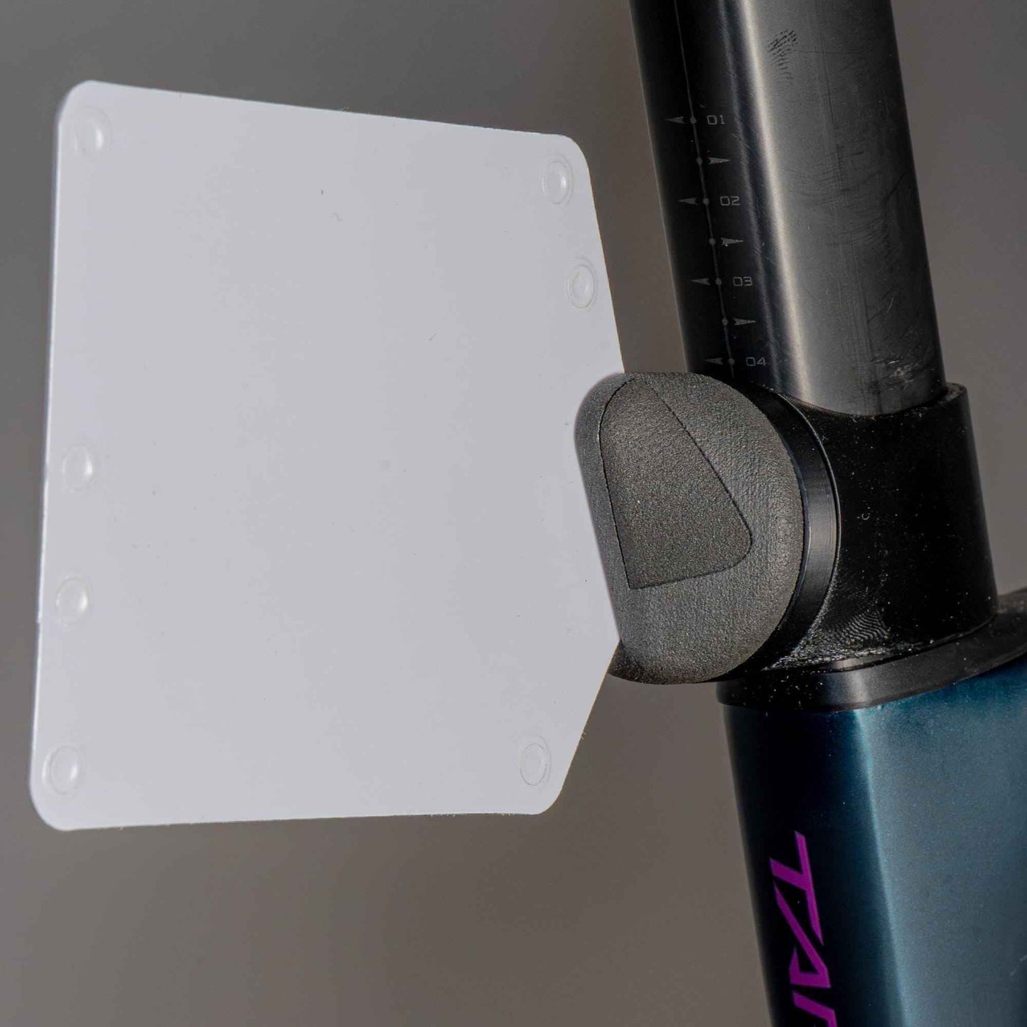 Startnummern-Tafelhalterung für Garmin Quarterlock – inkl. aufklebbarer Nummern