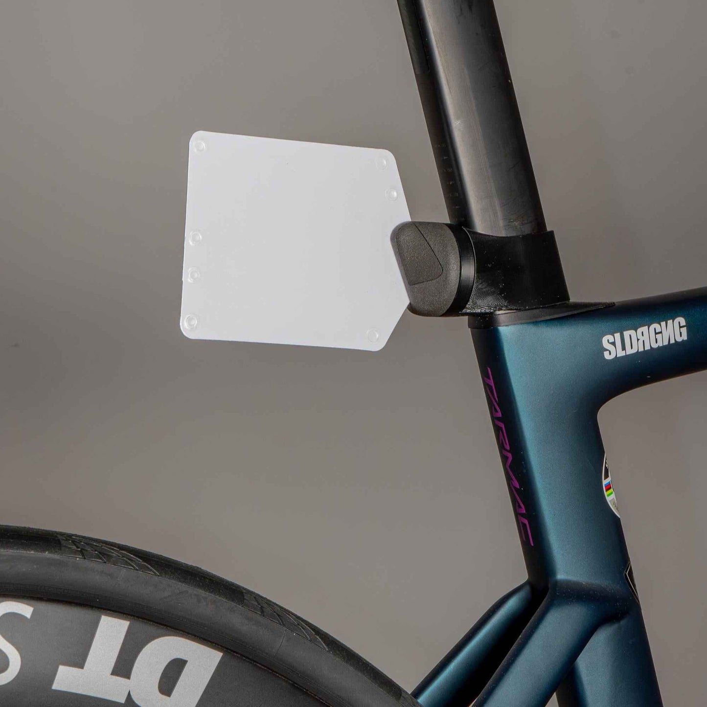 Startnummern-Tafelhalterung für Garmin Quarterlock – inkl. aufklebbarer Nummern